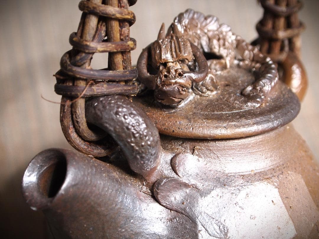 新品★竹内靖之【師：山本陶秀】★☆備前龍摘み籐手付き面取り土瓶