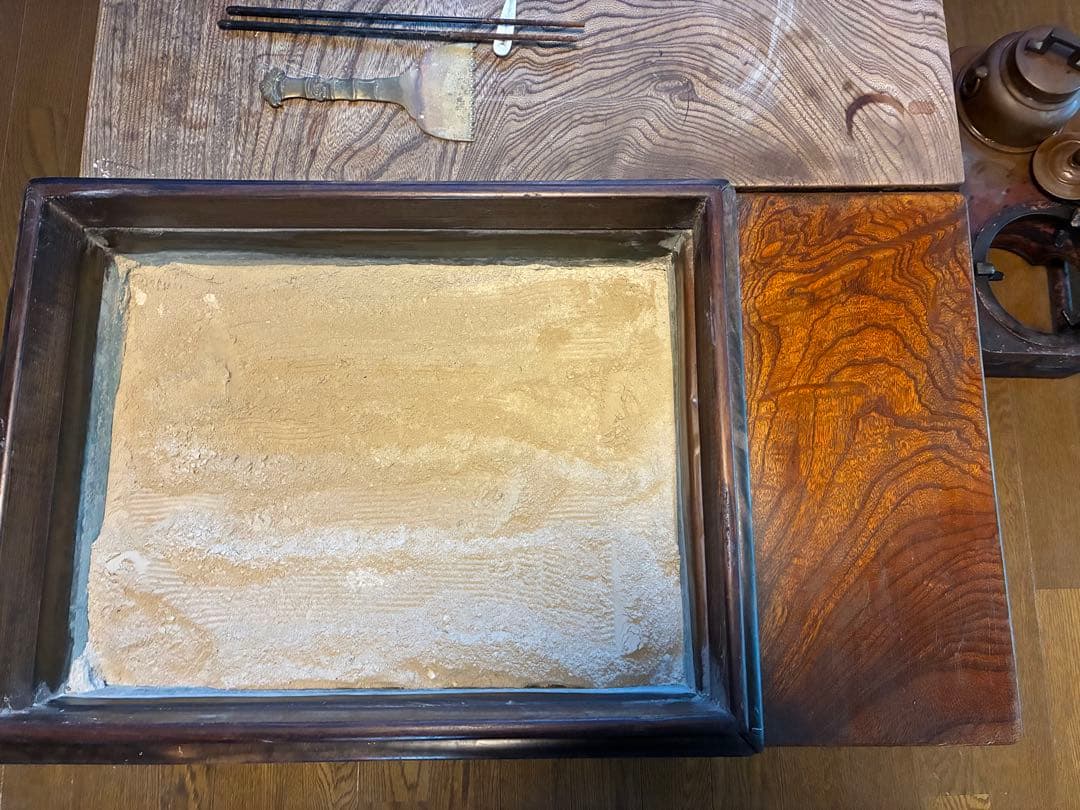 【欅無垢】長火鉢一式／灰・五徳・火箸・灰匙付き／和家具