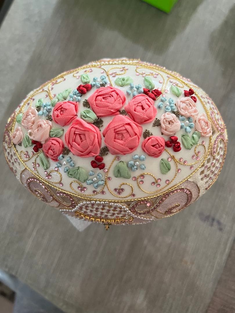 リボン飾りの可愛いエッグアート