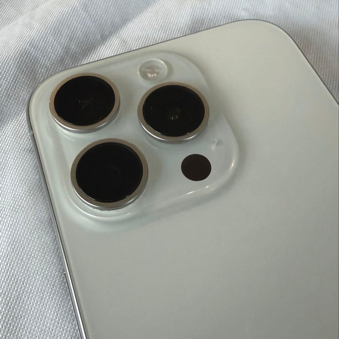【 美品 】iPhone15pro 256GB ホワイトチタニウム