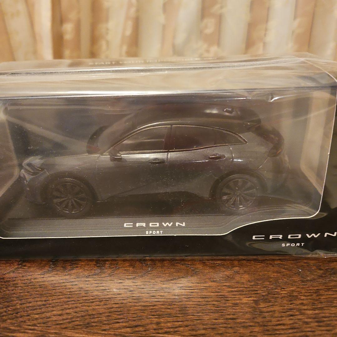 トヨタ クラウン スポーツ ミニカー 1/30スケール ブラック✕アッシュ