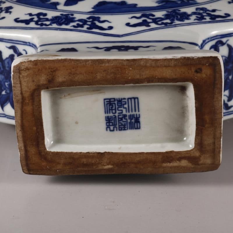 清乾隆青花麒麟紋抱月扁瓶 景徳鎮 陶磁器 装飾品 現代工芸品美術品 置物