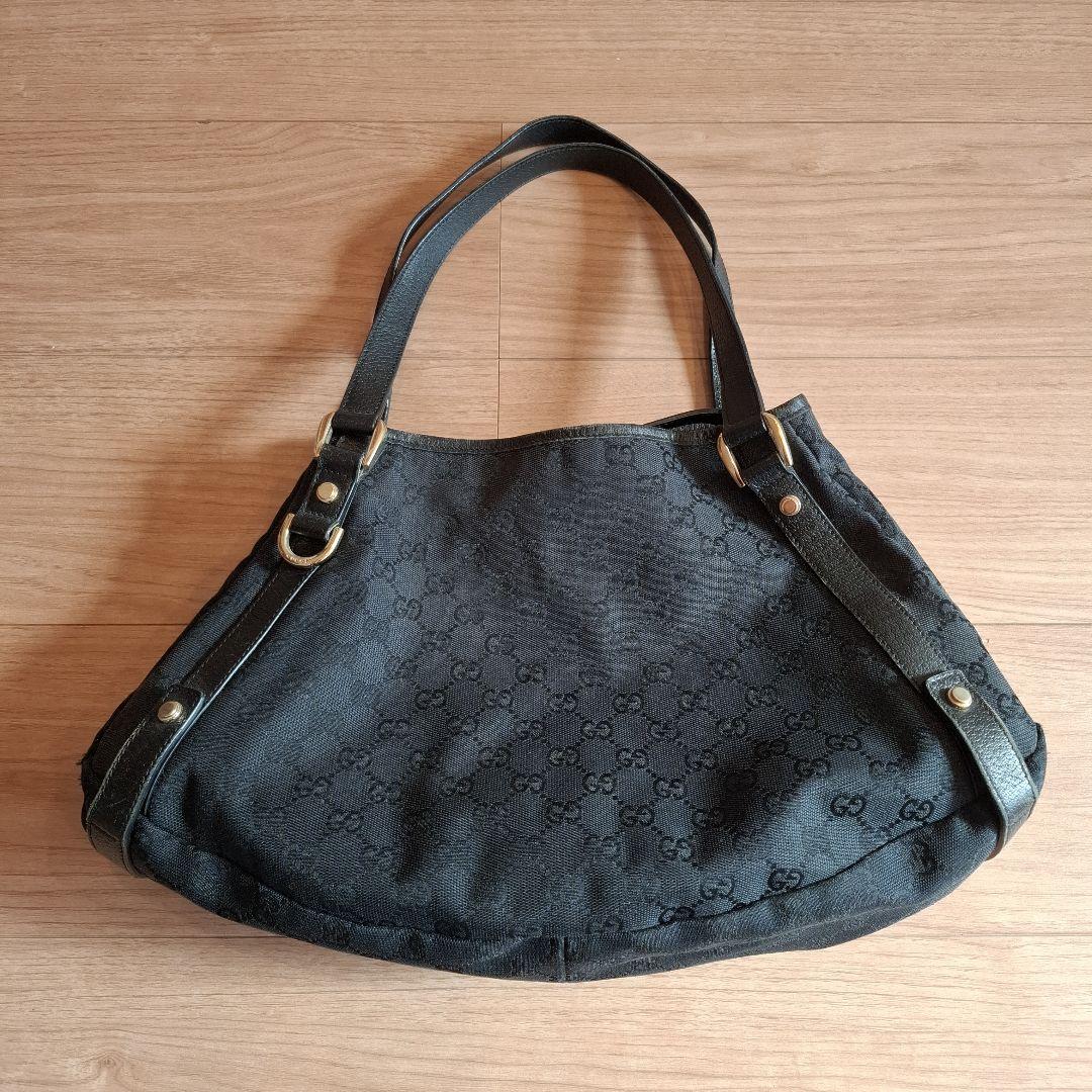 GUCCI　GGパターンブラックハンドバッグ