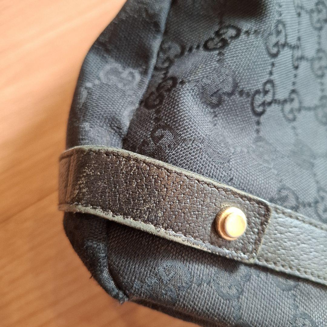 GUCCI　GGパターンブラックハンドバッグ