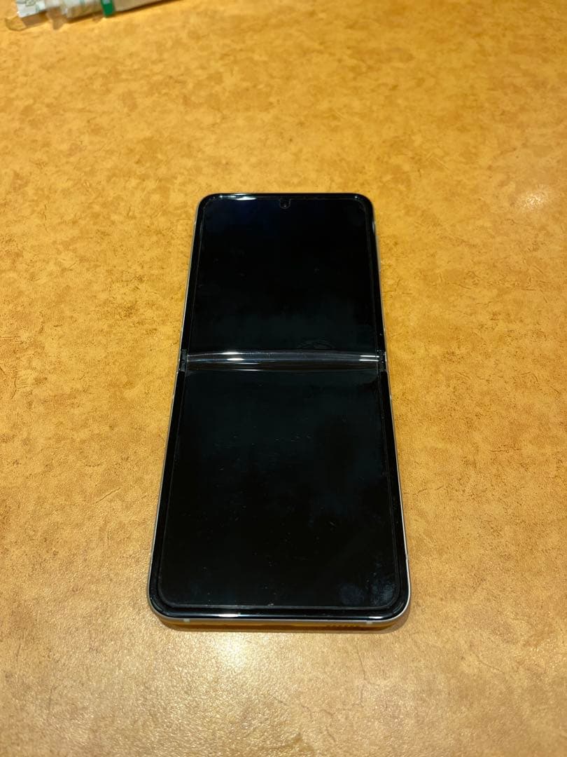 Samsung Galaxy Z Flip 3 SIMフリー128GB クリーム