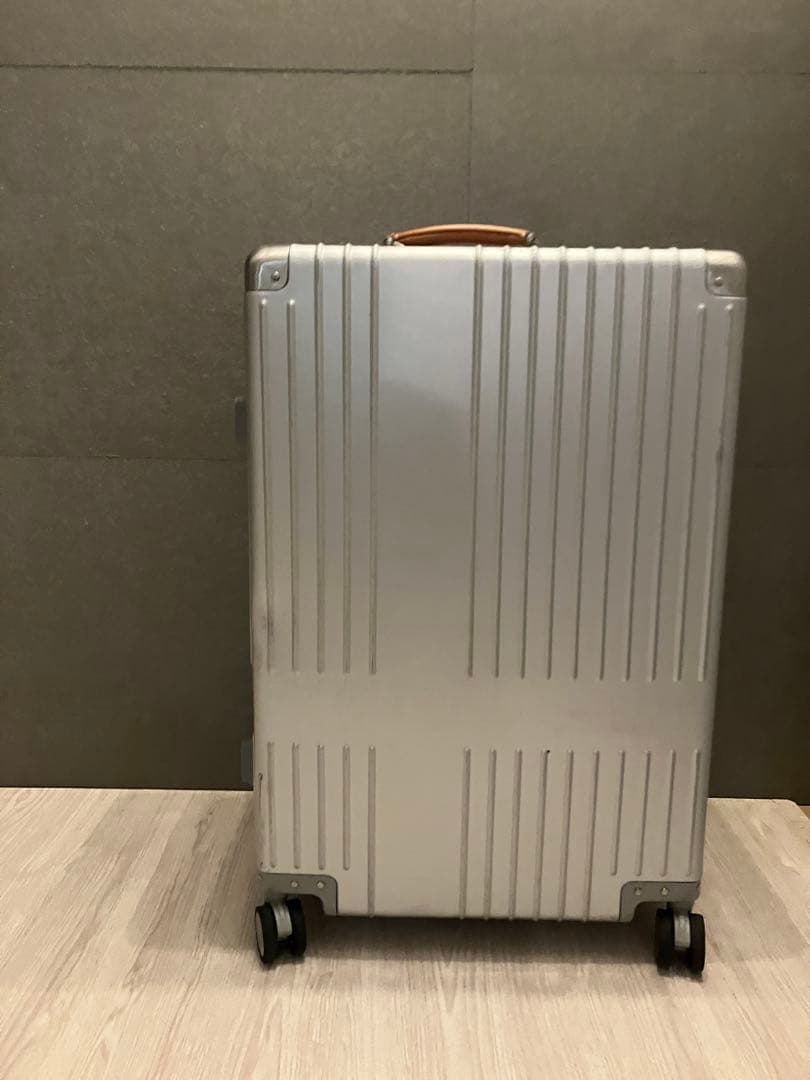 【最終価格】イノベーター　スーツケース　アルミ　70L　INV5811