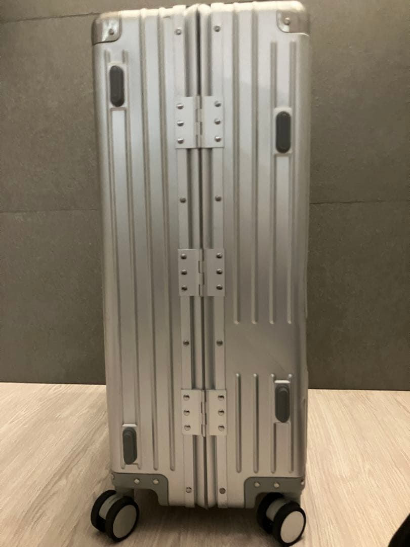 【最終価格】イノベーター　スーツケース　アルミ　70L　INV5811