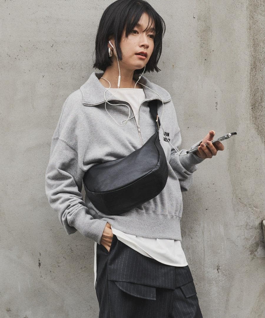 現行✨大人気✨russet ラシット ソフトレザーラウンドショルダーバッグ 黒