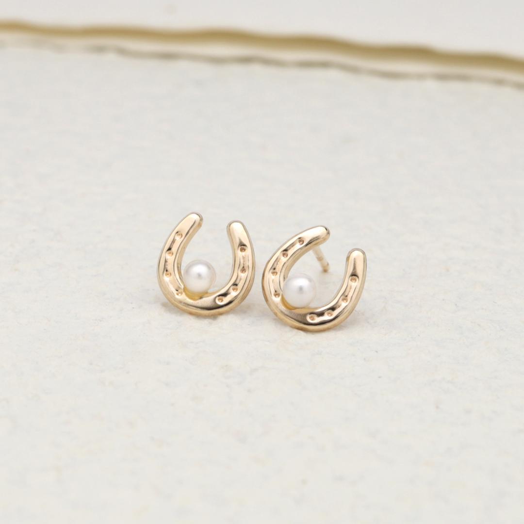 幸せをキャッチするバテイ・淡水真珠デザインピアス　K10YG