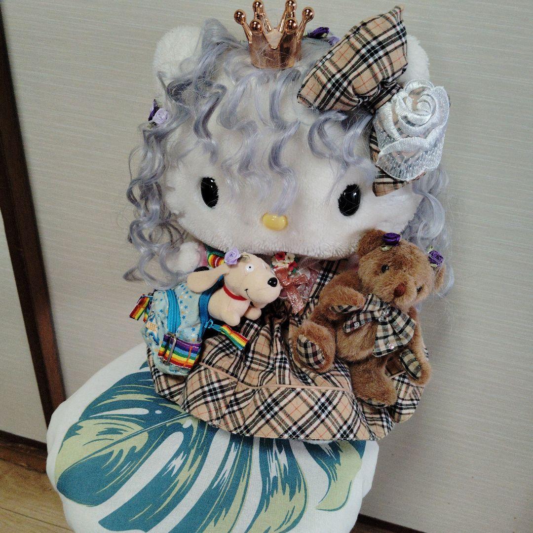 hello Kitty Sanrio 手作りプラッシュドール 王冠付き