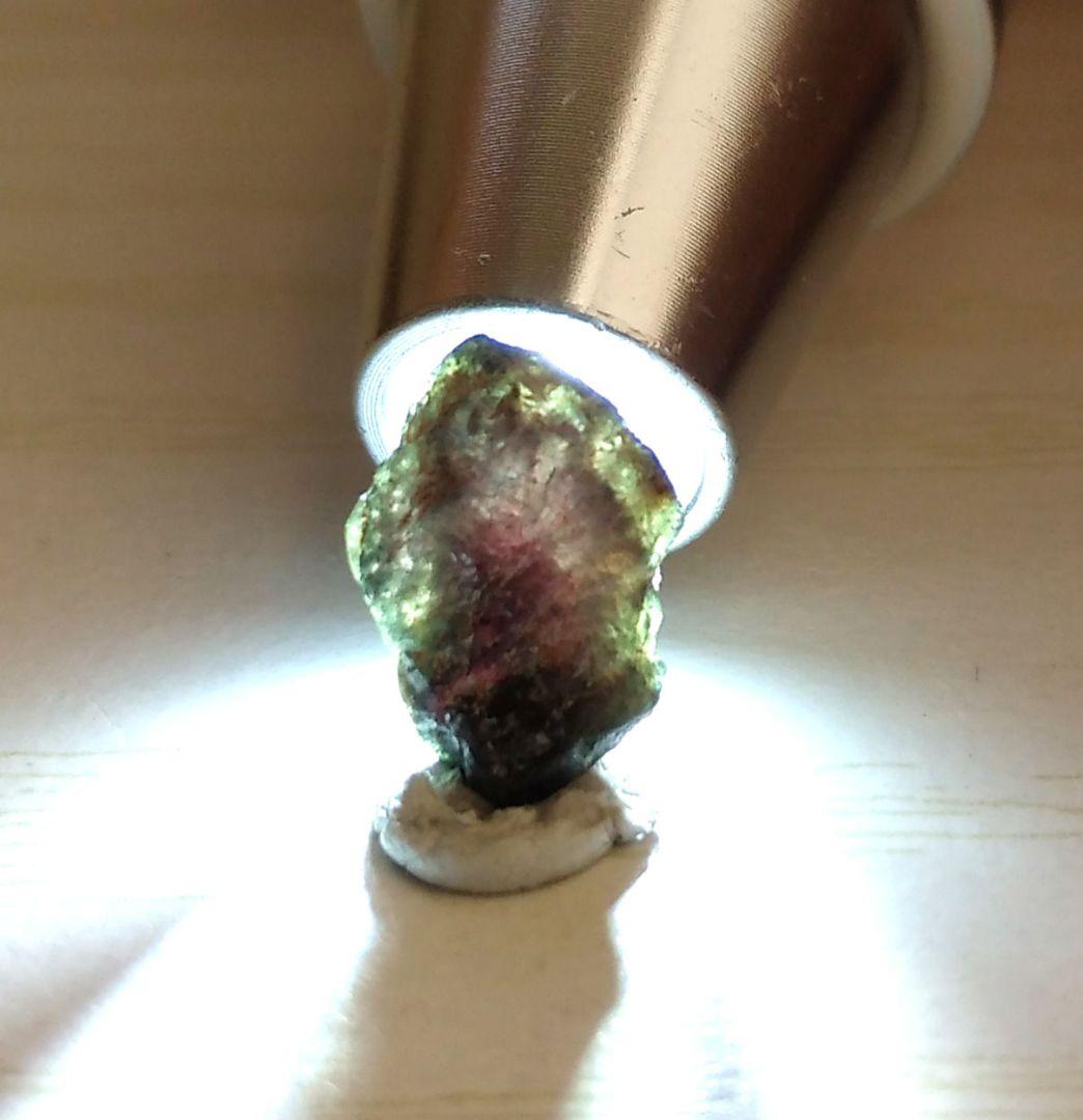 アレキサンドライト　希少宝石鉱物標本