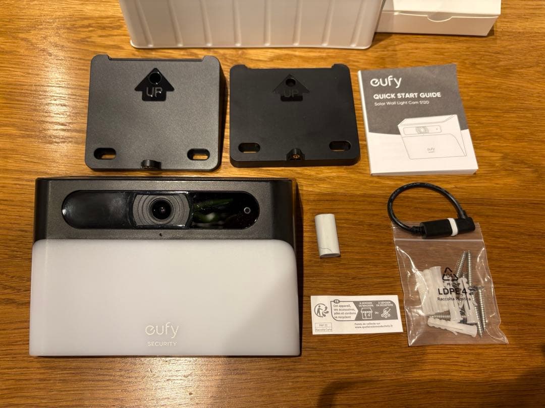 防犯カメラ Anker eufy Solar WallLight Cam S120