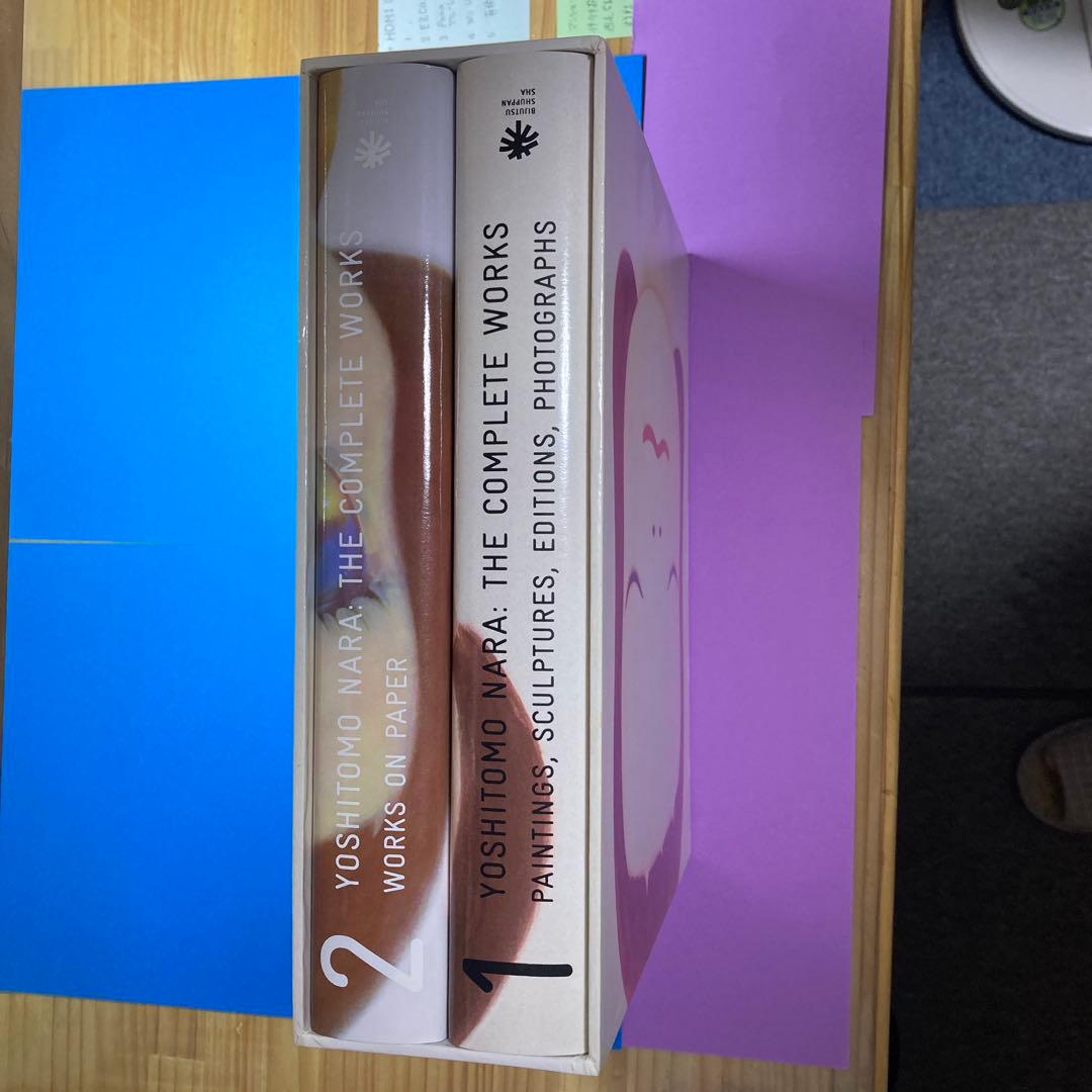 奈良美智の画集とトートバッグ