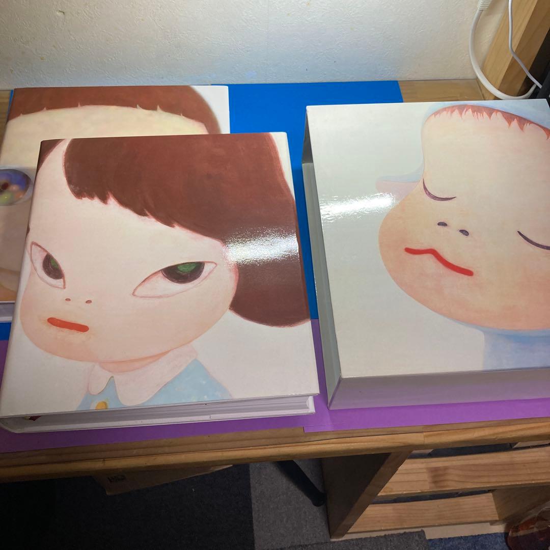 奈良美智の画集とトートバッグ