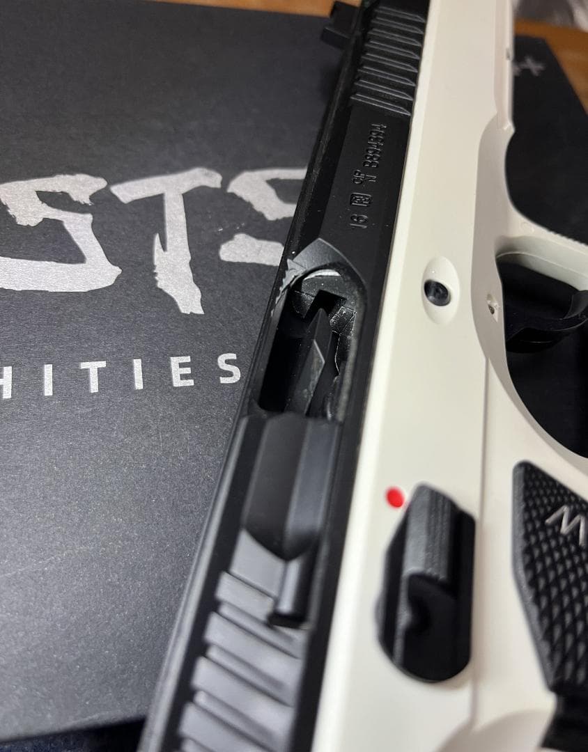 排莢式 トイガン CZ75 予備マガジン付き