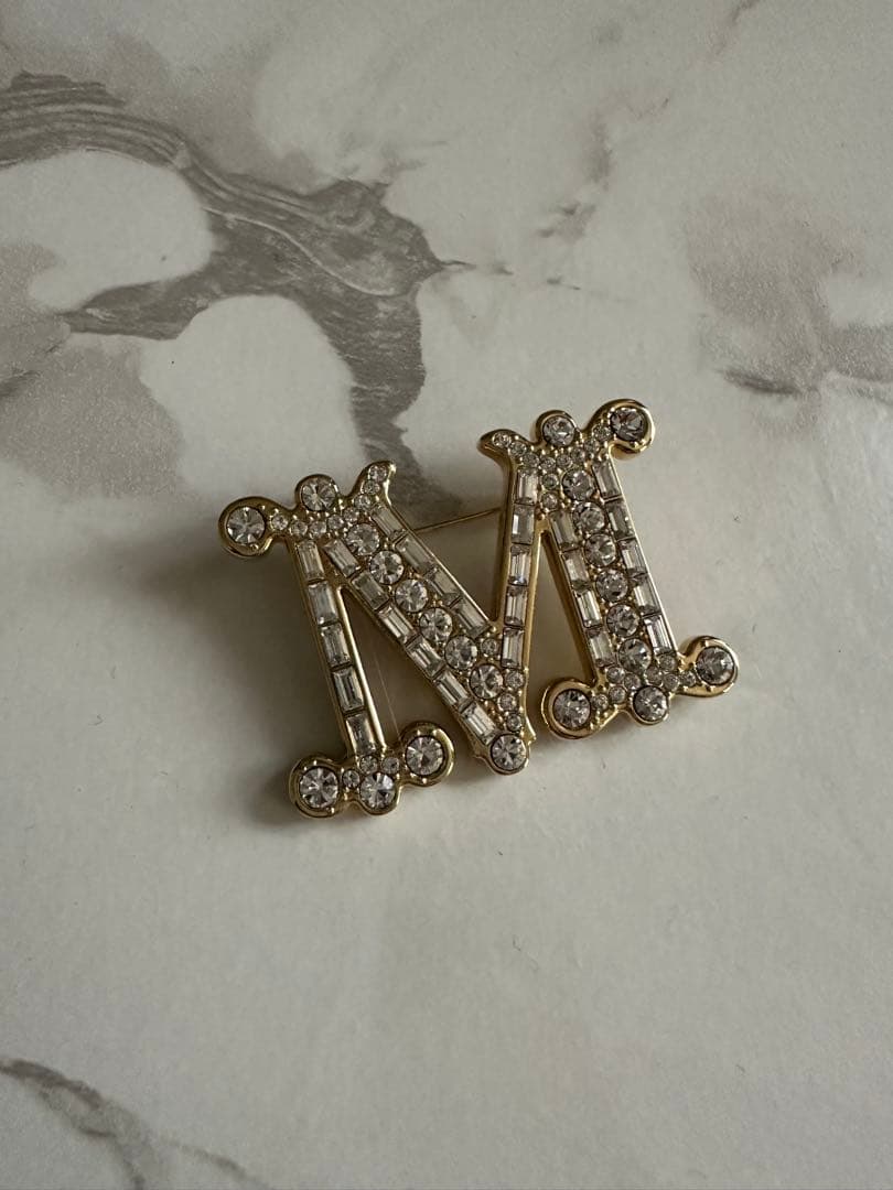 マックスマーラ　ブローチ