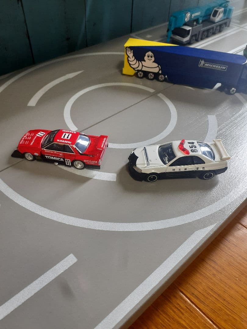 ミニカー収納棚6段110台ロータリー交差点付きトミカ