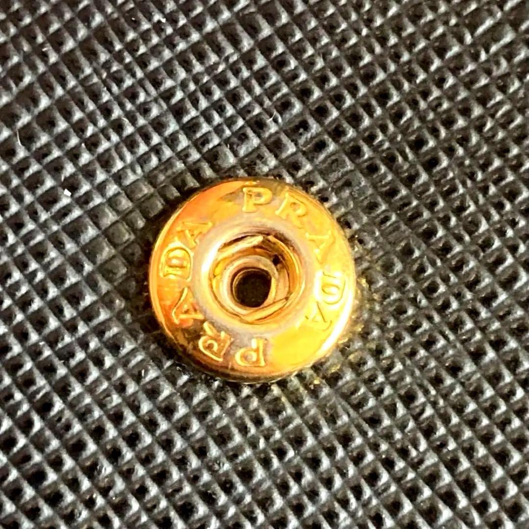 プラダ　二つ折り財布　ネイビー　レディース