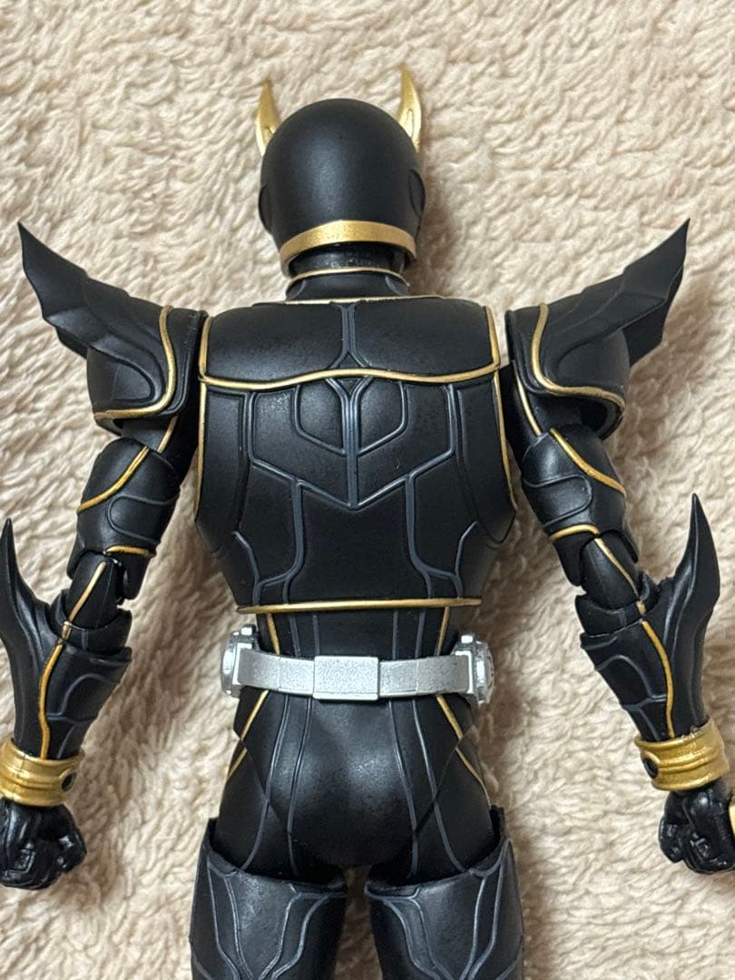 仮面ライダークウガ アルティメットフォーム　真骨彫　(赤い目の頭部に欠け有り)