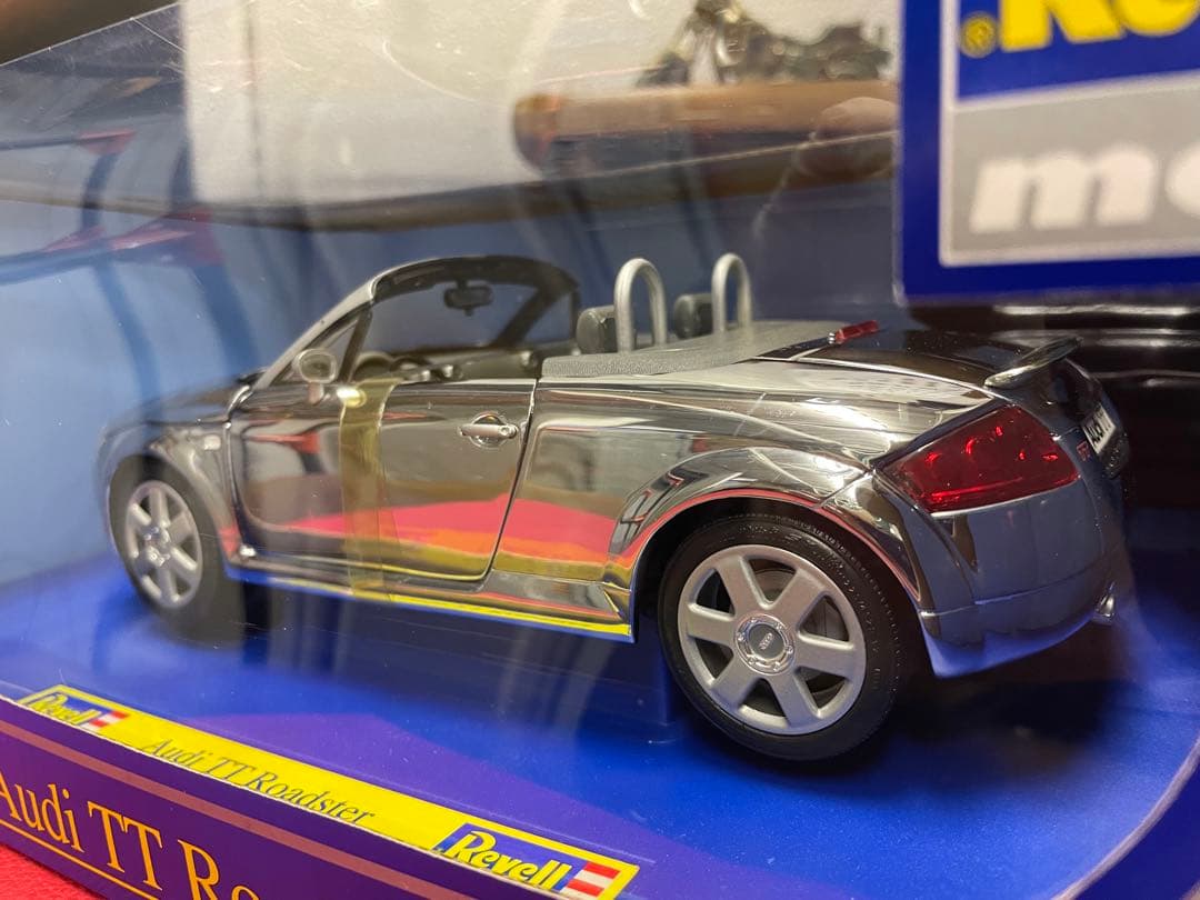 Audi   TT ロードスター　メタル