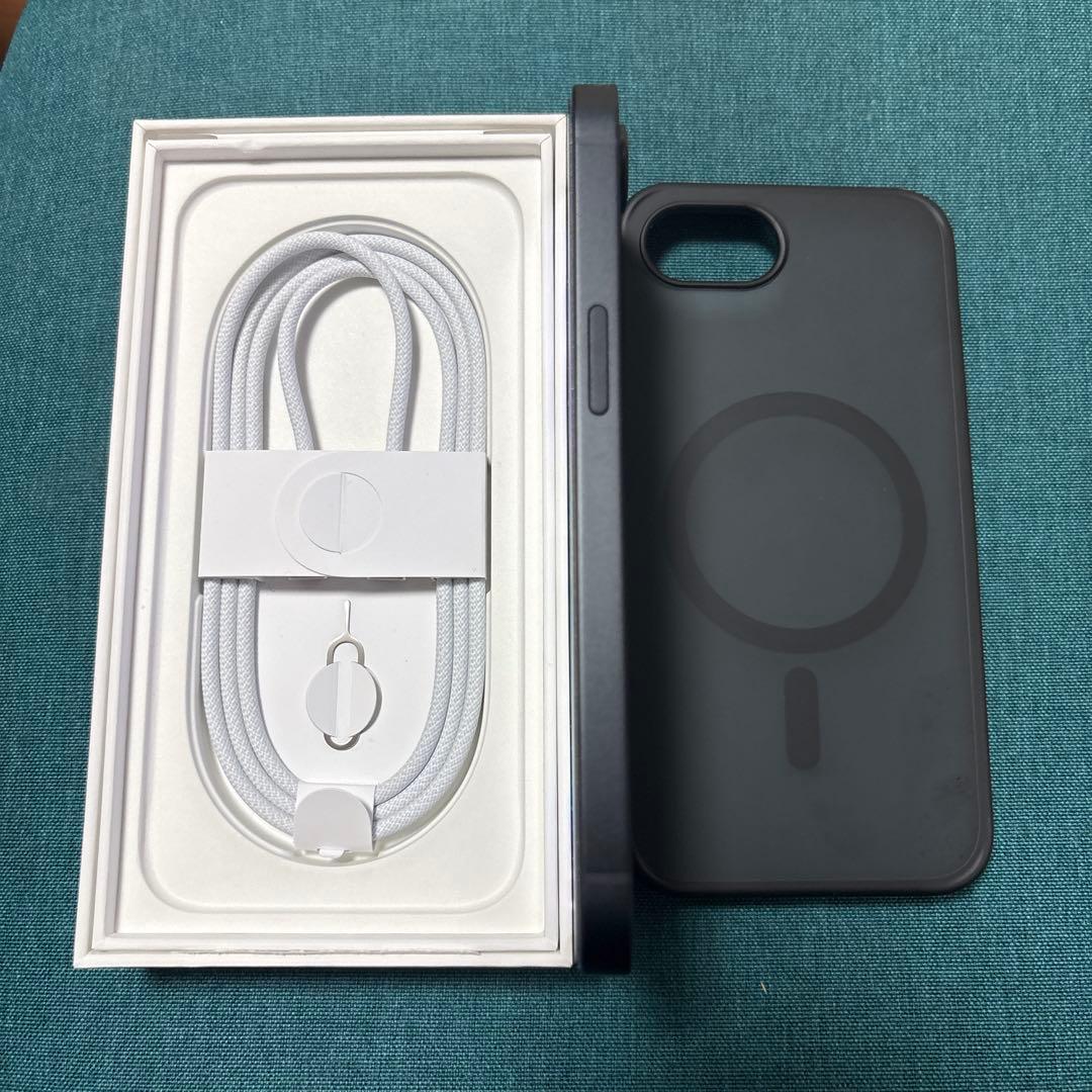 iPhone16e 128GB 1ヶ月のみ使用 SIMフリー ブラック