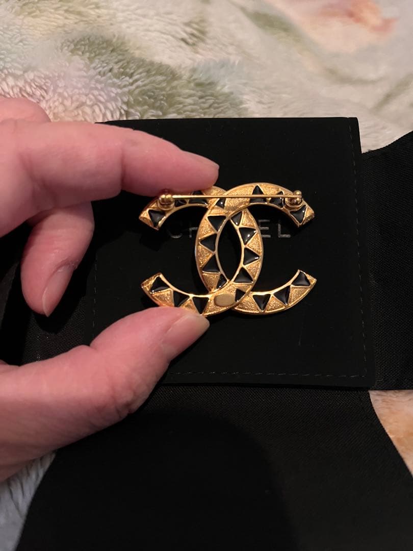 新品！シャネルchanel★ビジュー付ブローチ