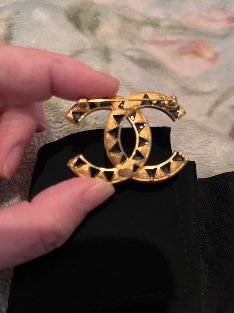 新品！シャネルchanel★ビジュー付ブローチ