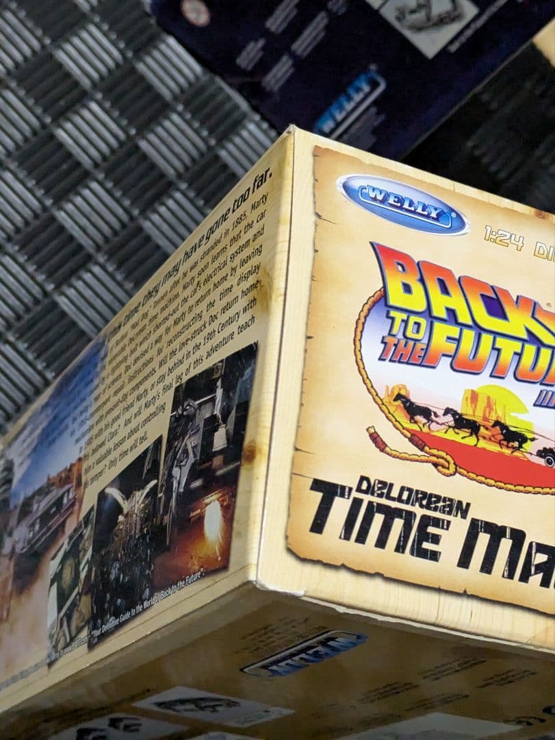 WELLY バック・トゥ・ザ・フューチャーⅡ,Ⅲ デロリアン1/24スケール