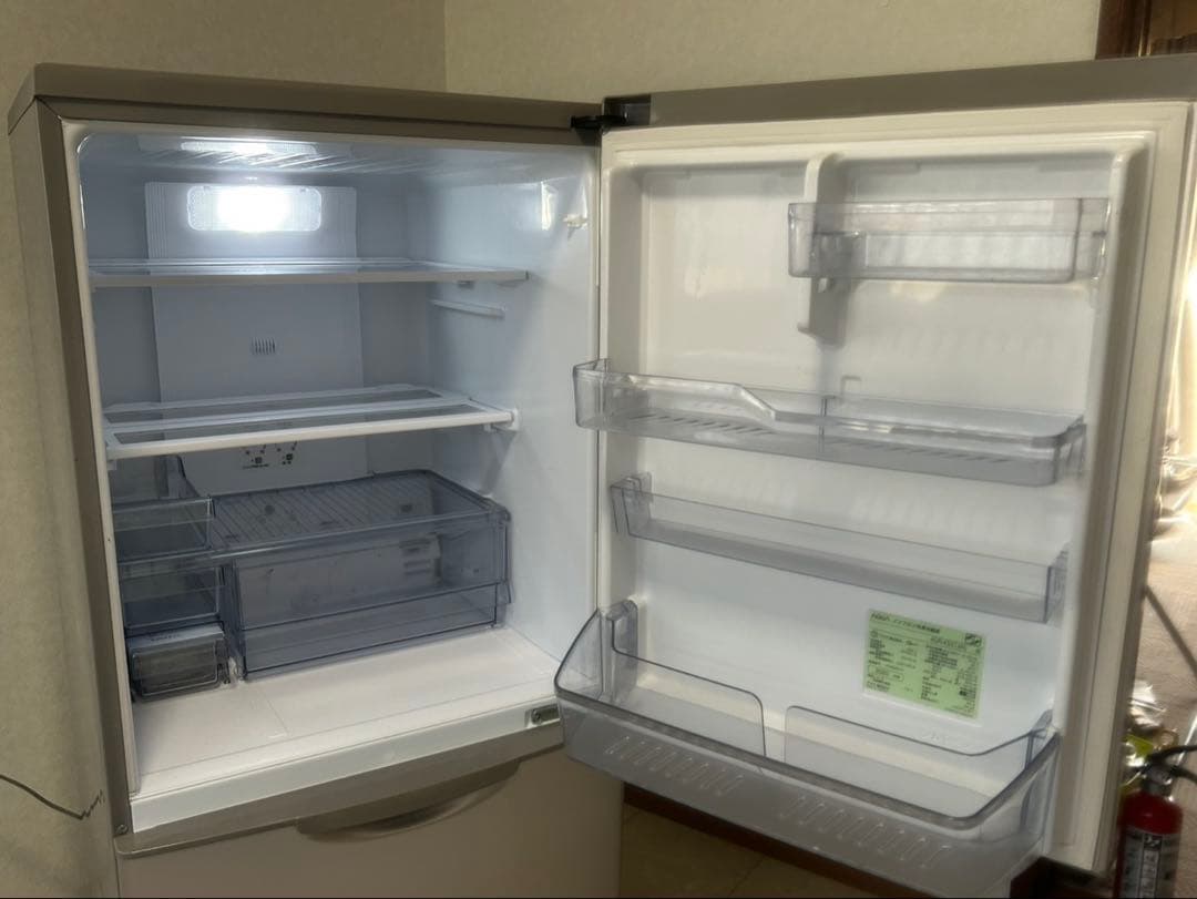 AQUA 自動製氷機付冷凍冷蔵庫 272Lたのめる便金額になってます。まだ新しい