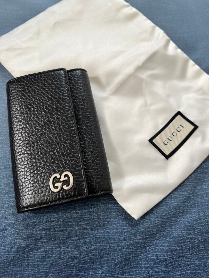 GUCCI ブラックレザーキーケース GGロゴ