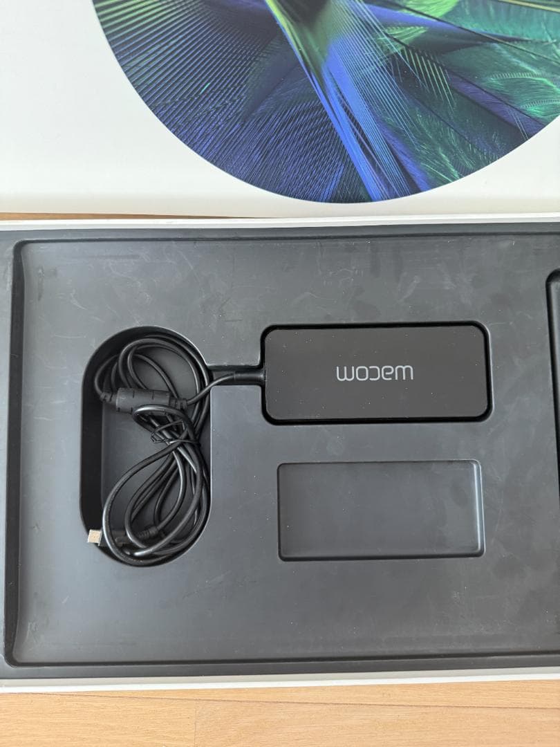 液タブ・ペンタブ Wacom Mobile Studio Pro 16 DTH-W1620H/K0