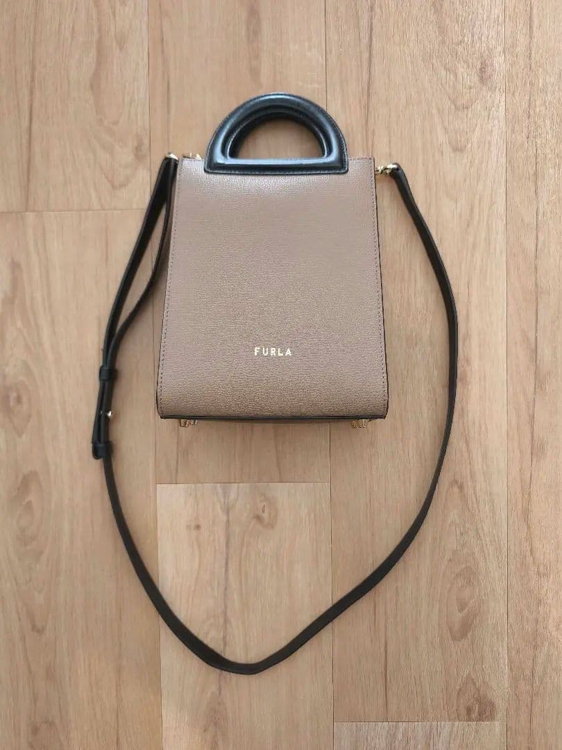 美品 FURLA フルラ ショルダーバッグ ハンドバッグ グレージュ 黒 レザー