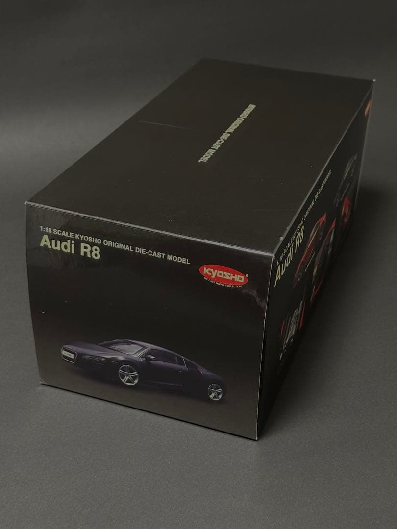 Audi R8 ブラック ミニカー　1/18