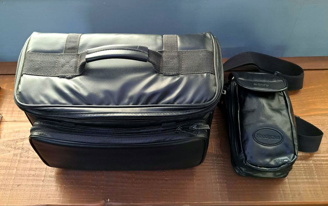 SONY デジタルビデオカメラ・ショルダーバッグ、ケース付き