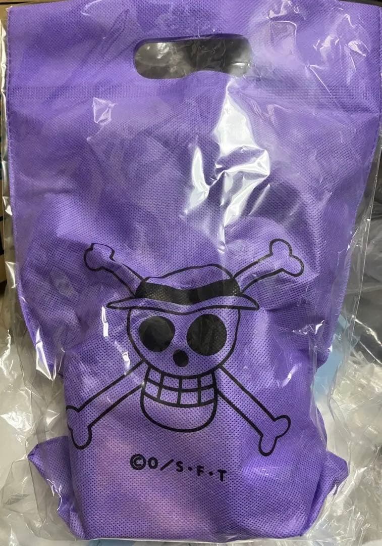 海賊袋　2017 ワンピース　麦わらストア　輩缶バッジ　Tシャツ　グラス　ロー