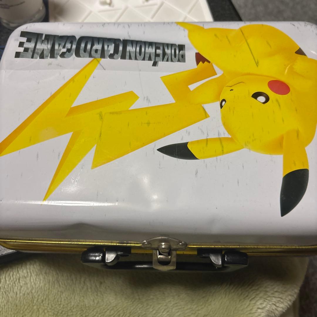 ポケモンカードケース ピカチュウデザイン