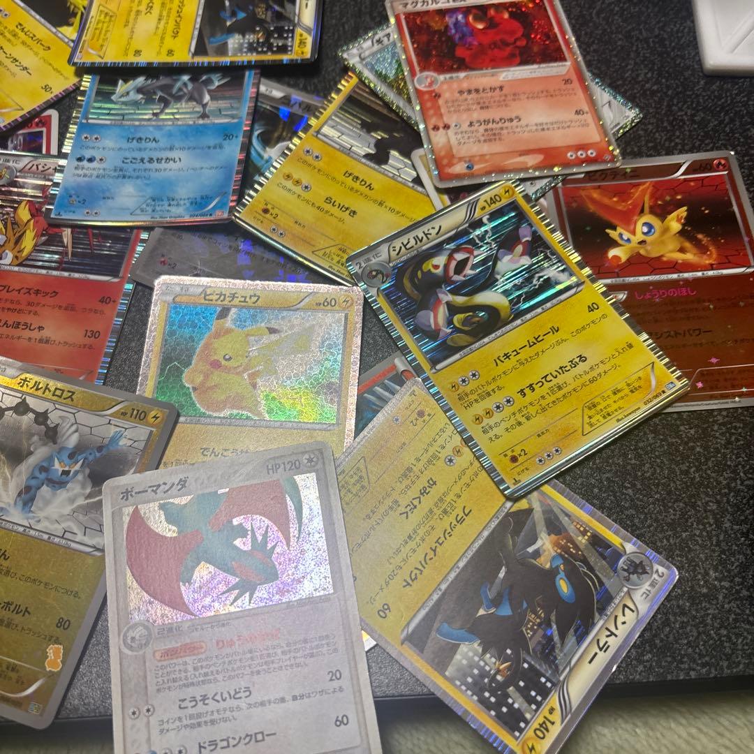 ポケモンカードケース ピカチュウデザイン