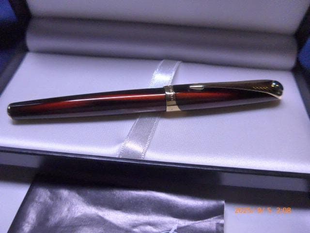 幻のパーカー万年筆　エリプス／Ellipse　深紅　18K 750ペン先、細字