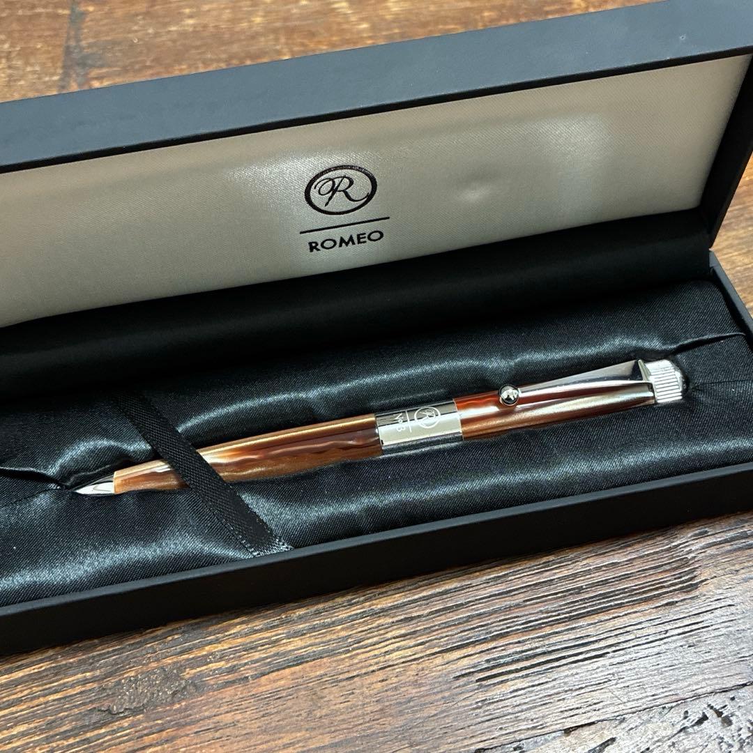 Romeo No.3 太軸　グレージュ