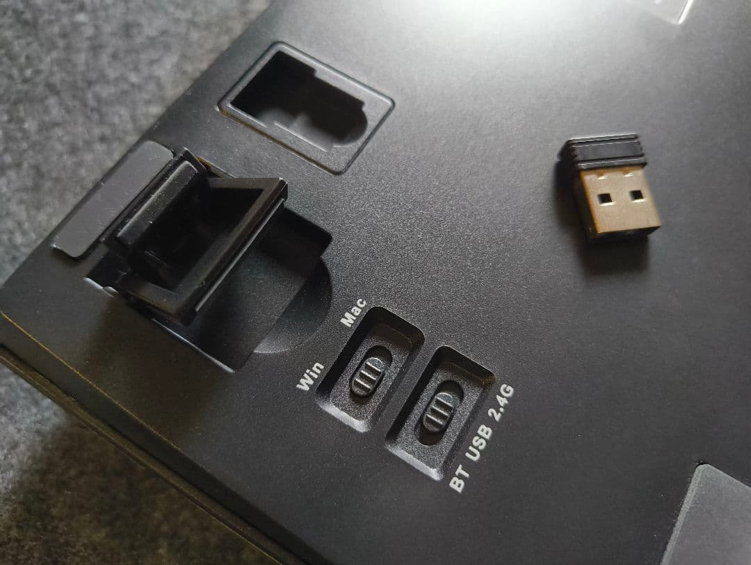 A.JAZZ AK820 Proメカニカルキーボード+クリスタルキーキャップ