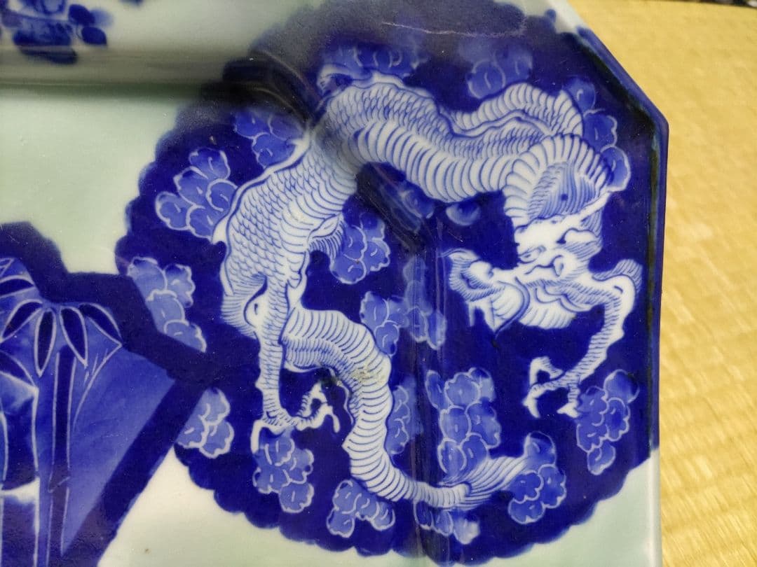 伊万里　青磁　龍虎図　隅切り　四方　大皿（39×33cm）