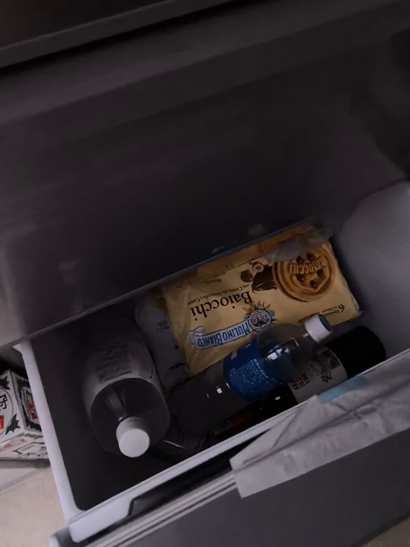 シルバー 4ドア冷蔵庫 大型　21年製　送料込み