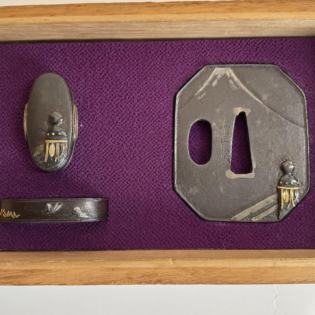 刀剣小道具三所物　銘河野春明　鉄地金銀赤銅　江戸日本橋富士の図　江戸中期〜後期頃