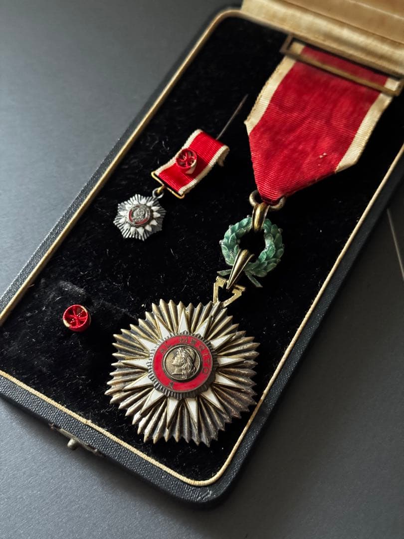 アルゼンチン 五月勲章 純銀製 勲四等 ケース、略绶付き 外交官用 勲章 徽章