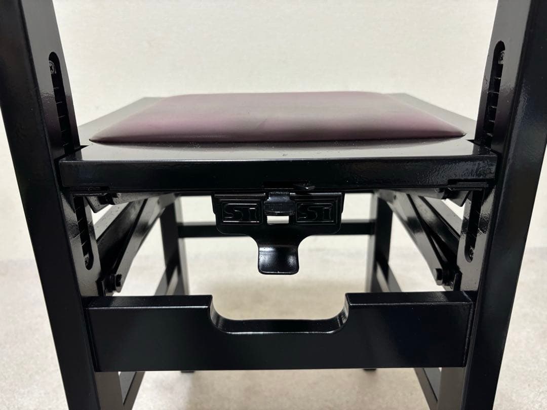 トムソン　椅子