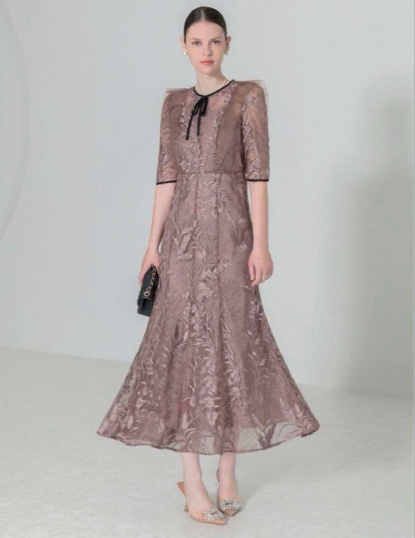 serina　leja 刺繍レース配色パイピングショルダーフリルマーメイド