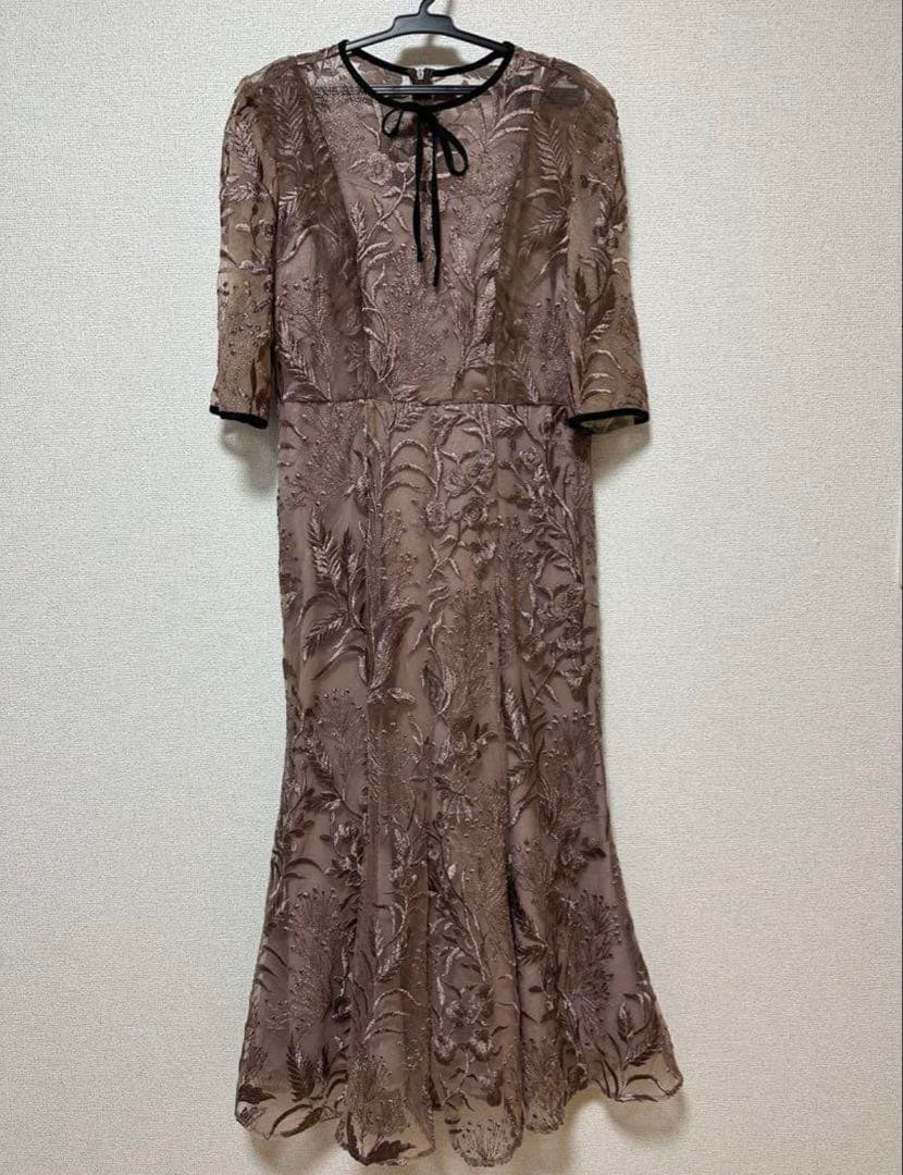 serina　leja 刺繍レース配色パイピングショルダーフリルマーメイド