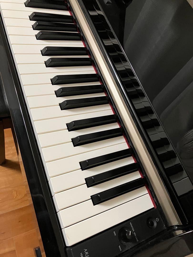 YAMAHA電子ピアノ 88鍵 黒色艶出し仕上げ　椅子付き　13年製