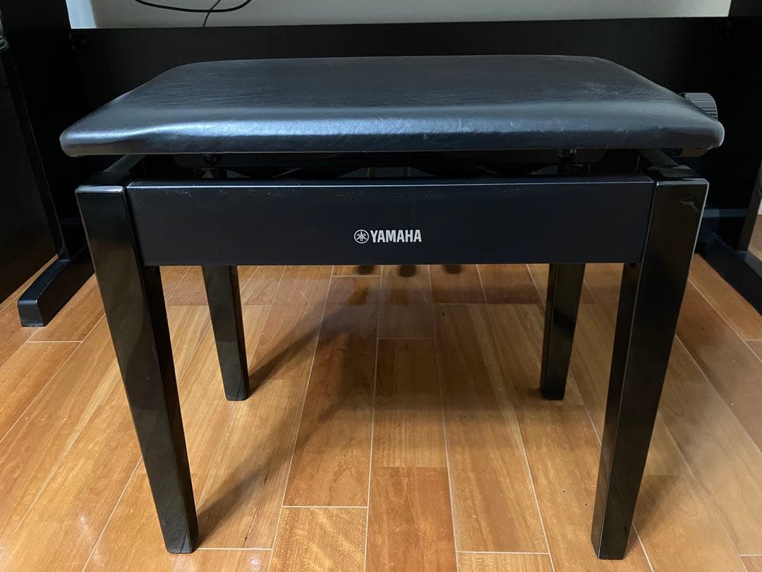 YAMAHA電子ピアノ 88鍵 黒色艶出し仕上げ　椅子付き　13年製