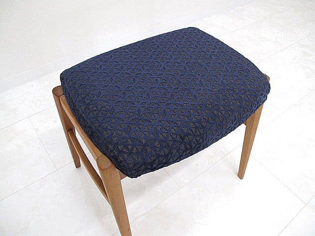 カリモク　プレミアムオーダー　チェリー無垢材スツール「CU04」　サイドチェア